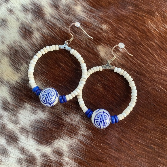 🌾 Artisan Beaded Chinoiserie Earrings - Picture 3 of 4